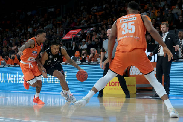 他坚定地表 他坚定地表