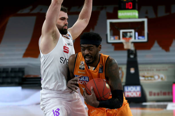 阿迪勒的个 阿迪勒的个