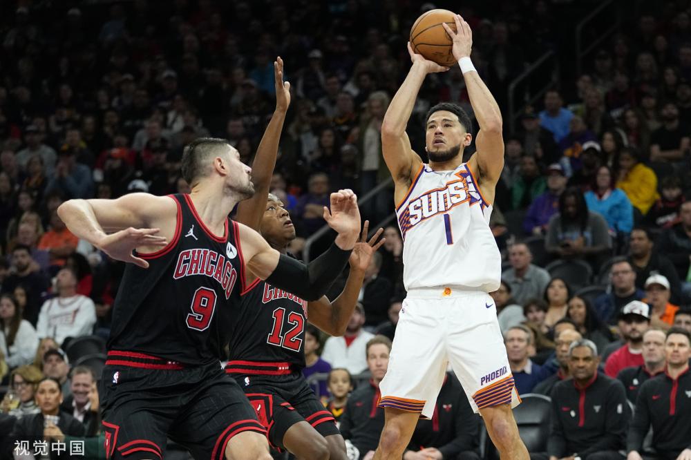 他在场边的 他在场边的